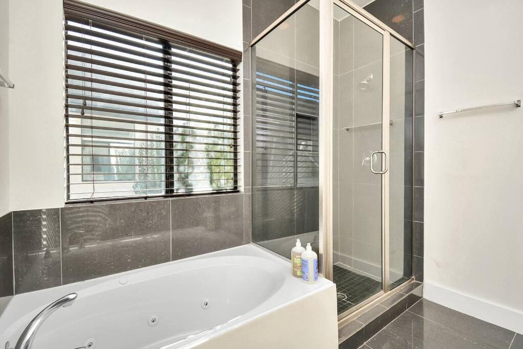 3Br/3.5Ba Three Story East Downtown Townhouse With View Villa Houston Exterior photo