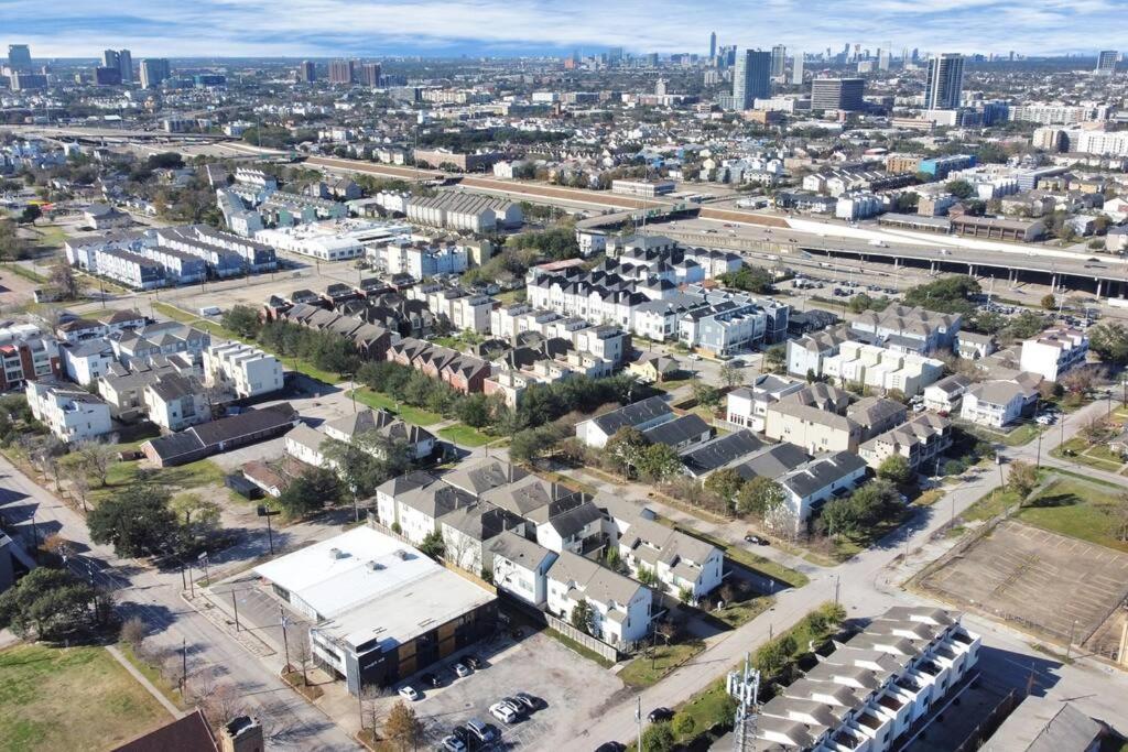 3Br/3.5Ba Three Story East Downtown Townhouse With View Villa Houston Exterior photo