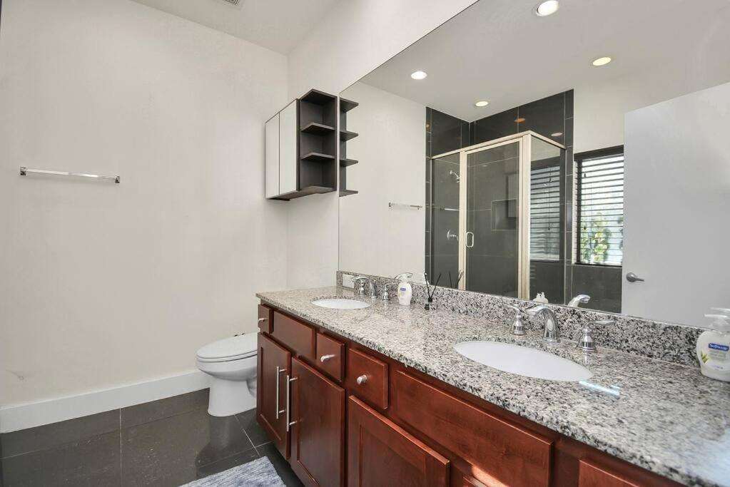 3Br/3.5Ba Three Story East Downtown Townhouse With View Villa Houston Exterior photo